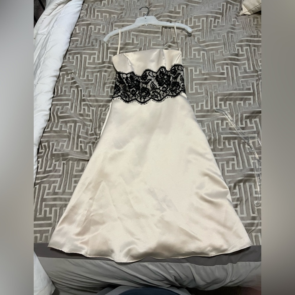 Women’s White House Black Market dress